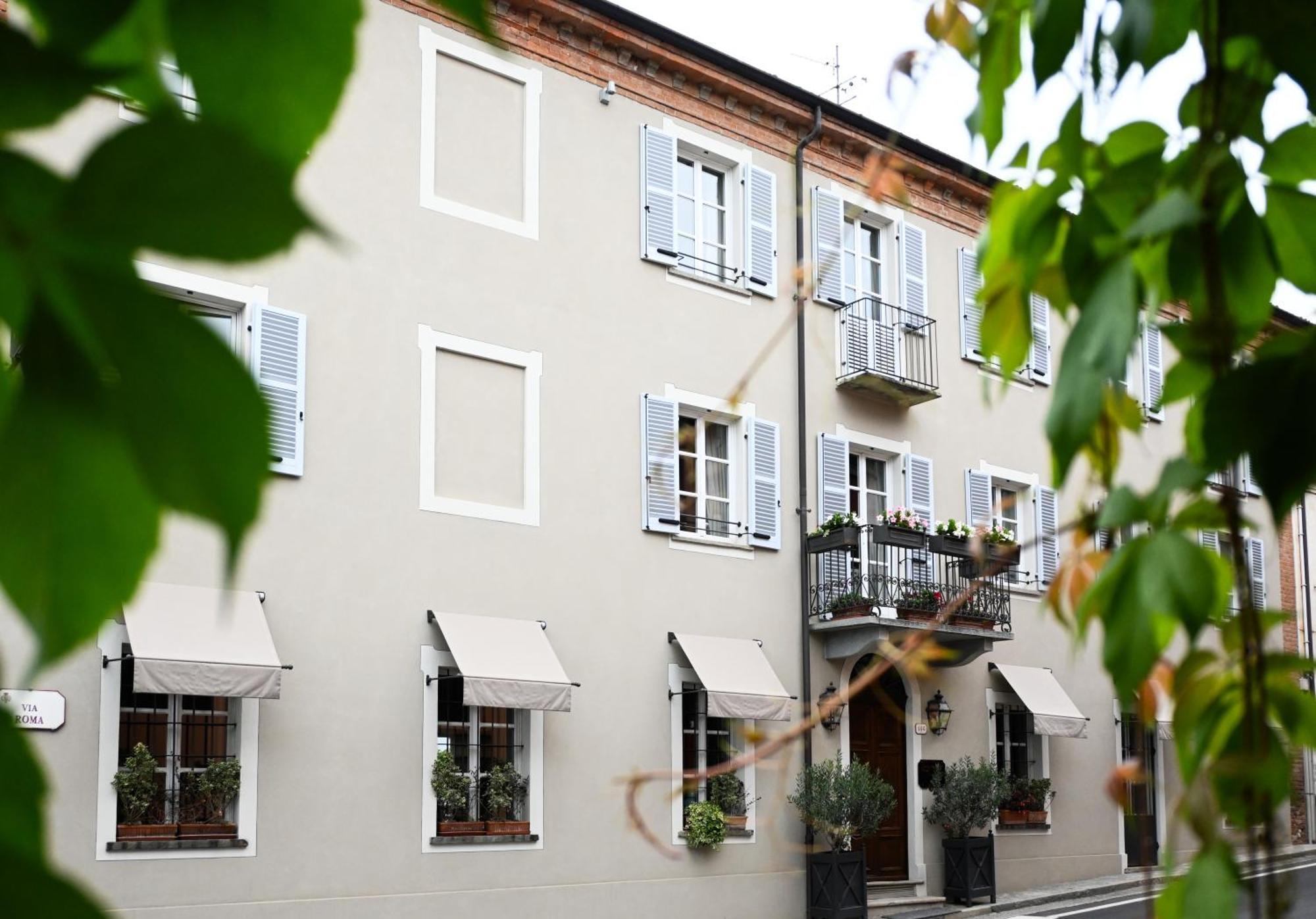 Corte Gondina Boutique Hotel La Morra Exterior photo